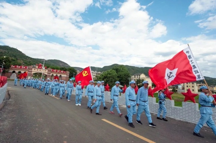 “继承革命传统，赓续红色基因，充实心灵之‘钙’”——前锋化工党委党史进建教育讲授活动