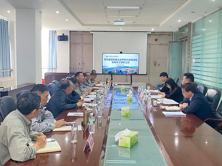 云煤（南宫NG28）集团专职表部董事寸延峰、伍显清到前锋化工调研