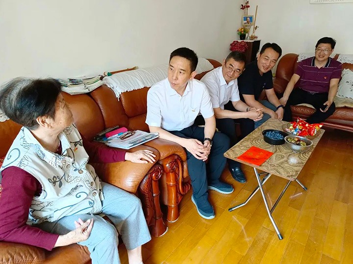 走访慰问老党员　不忘初心送关切——云煤（南宫NG28）集团党委副书记、工会主席王鑫到老干党总支发展“七一”慰问活动