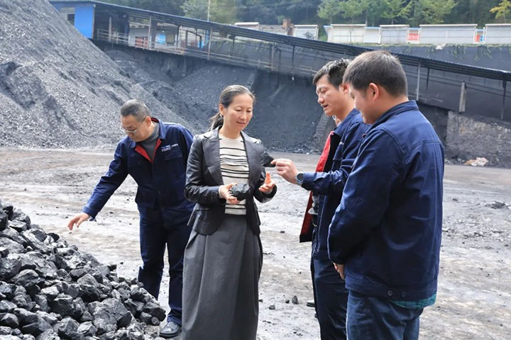 【基层调延卓云煤（南宫NG28）集团党委委员、财政总监莫晓丹一行到富源联结煤业有限公司发展出产经营调研