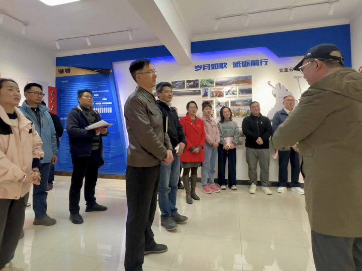 参观院史展览馆.jpg