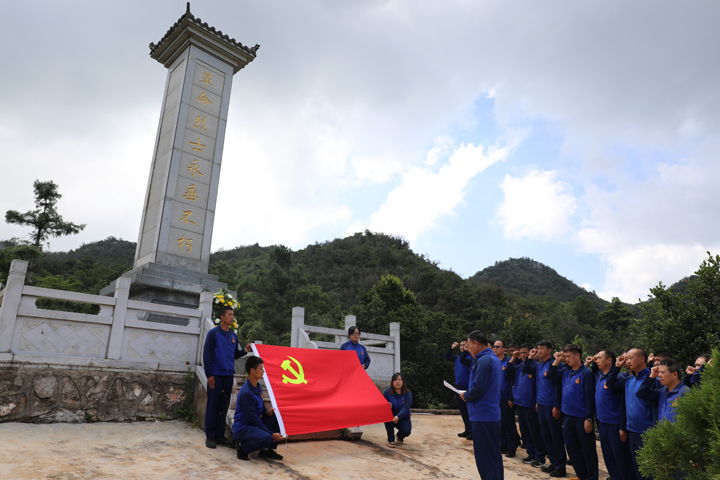重温入党誓词.JPG